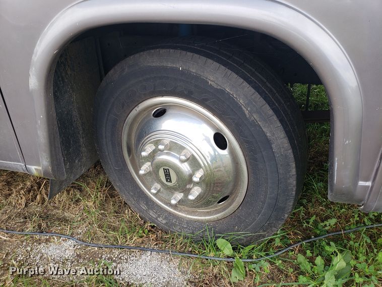 image for item DG8787 2002 Ford Cruise Master RV