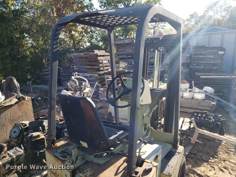 image for item DG8795 Clark TW25B forklift