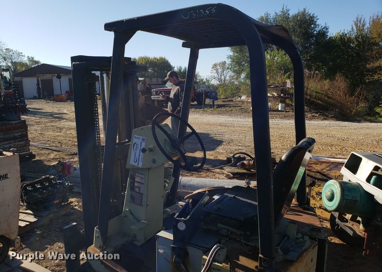 image for item DG8795 Clark TW25B forklift
