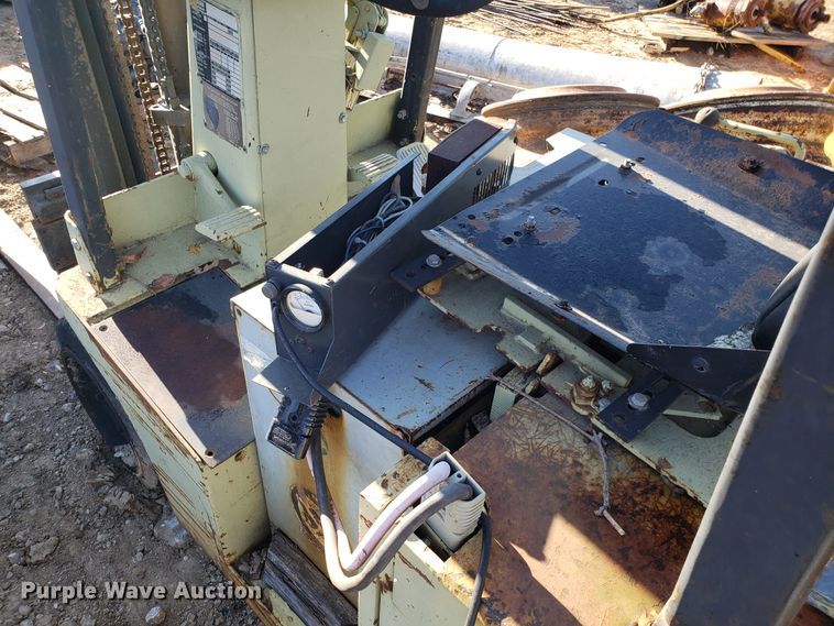 image for item DG8795 Clark TW25B forklift