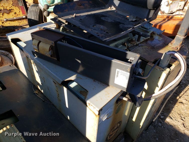 image for item DG8795 Clark TW25B forklift