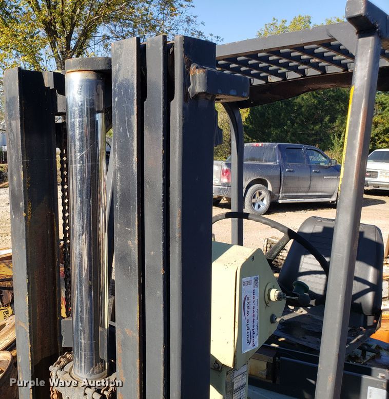 image for item DG8795 Clark TW25B forklift