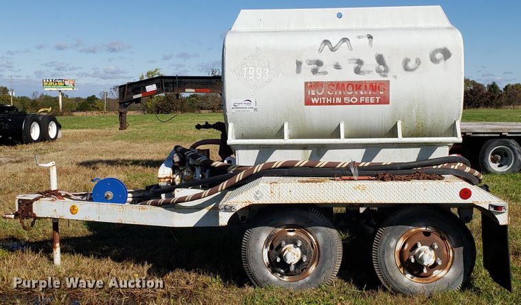 image for item DG8814 US Aluminum fuel tank trailer