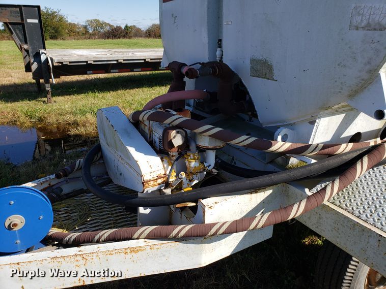 image for item DG8814 US Aluminum fuel tank trailer