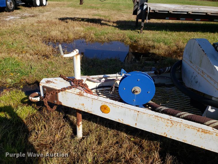 image for item DG8814 US Aluminum fuel tank trailer
