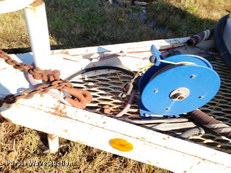 image for item DG8814 US Aluminum fuel tank trailer