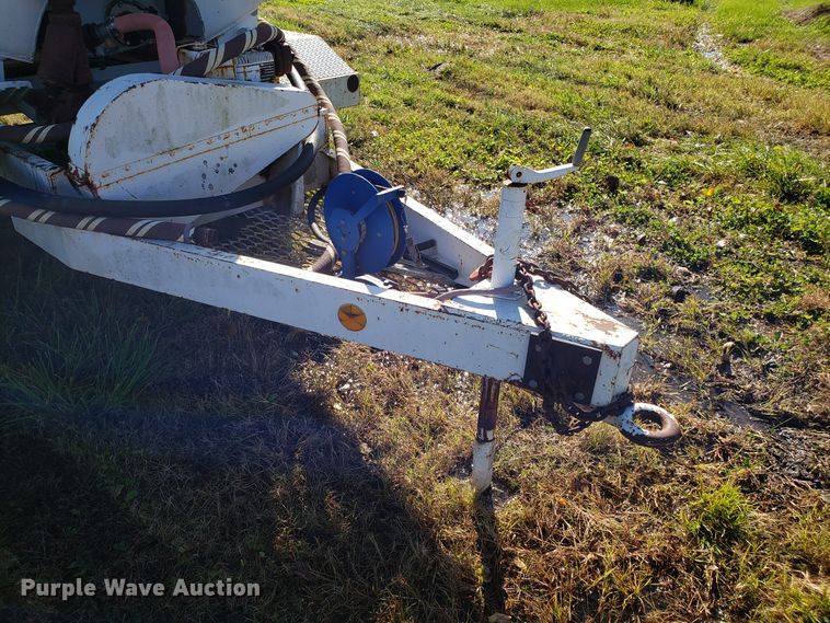 image for item DG8814 US Aluminum fuel tank trailer