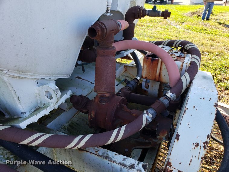 image for item DG8814 US Aluminum fuel tank trailer