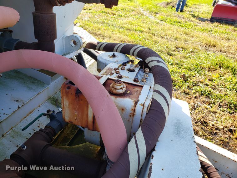 image for item DG8814 US Aluminum fuel tank trailer