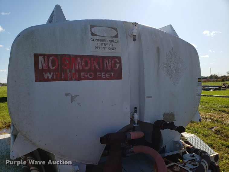 image for item DG8814 US Aluminum fuel tank trailer