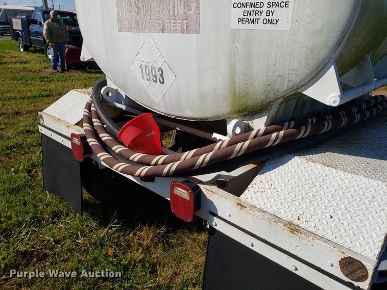 image for item DG8814 US Aluminum fuel tank trailer