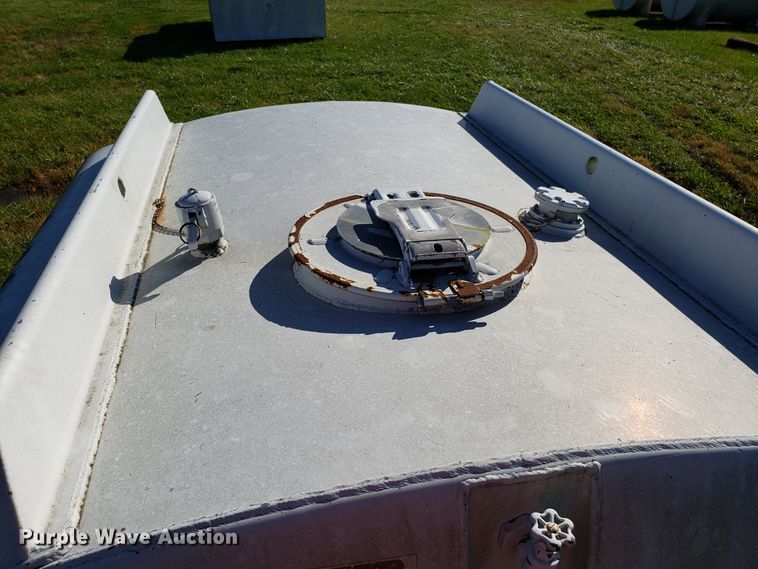 image for item DG8814 US Aluminum fuel tank trailer