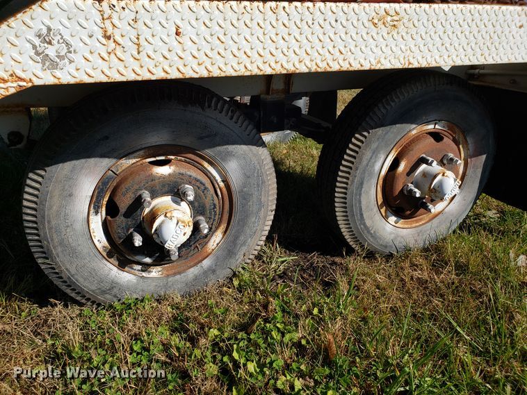 image for item DG8814 US Aluminum fuel tank trailer