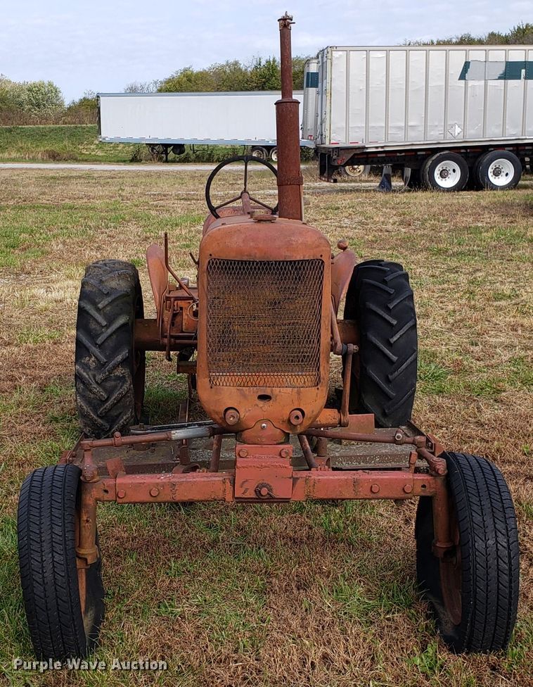 image for item DG8829 Allis Chalmers tractor