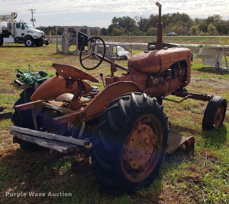 image for item DG8829 Allis Chalmers tractor