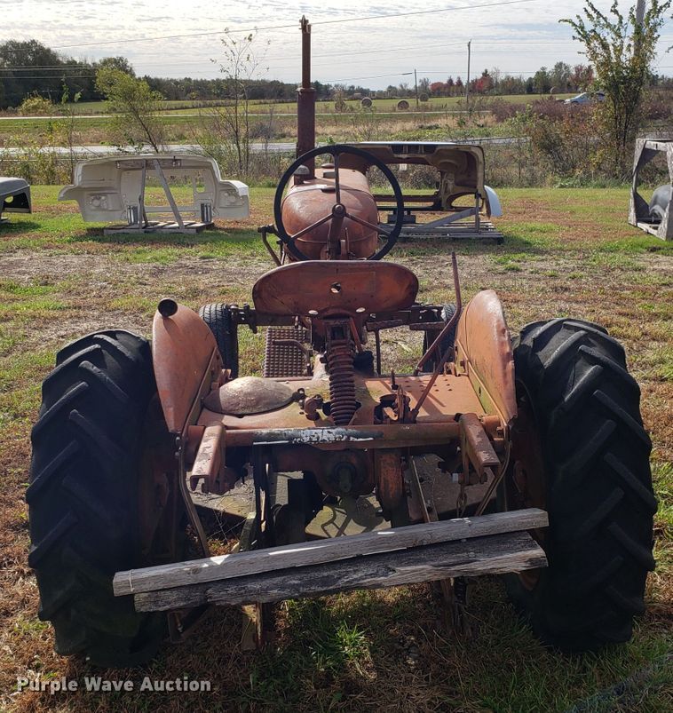 image for item DG8829 Allis Chalmers tractor