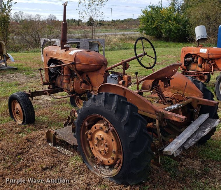 image for item DG8829 Allis Chalmers tractor