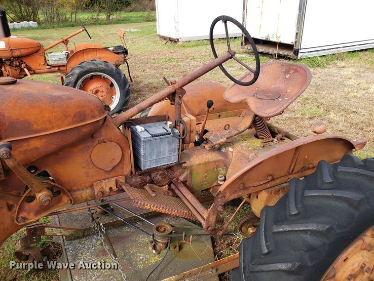 image for item DG8829 Allis Chalmers tractor