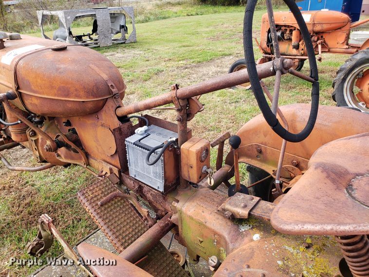image for item DG8829 Allis Chalmers tractor