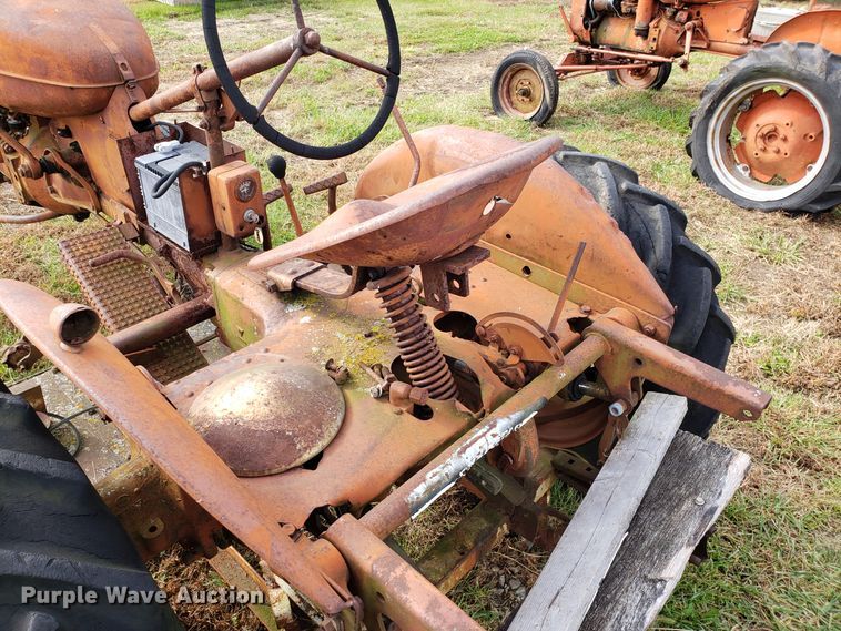 image for item DG8829 Allis Chalmers tractor