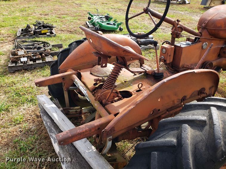 image for item DG8829 Allis Chalmers tractor
