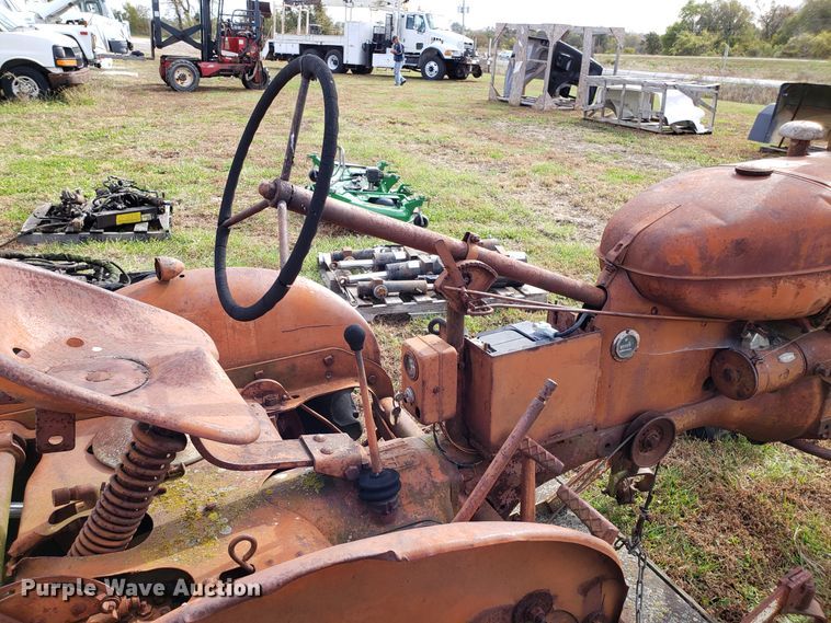 image for item DG8829 Allis Chalmers tractor
