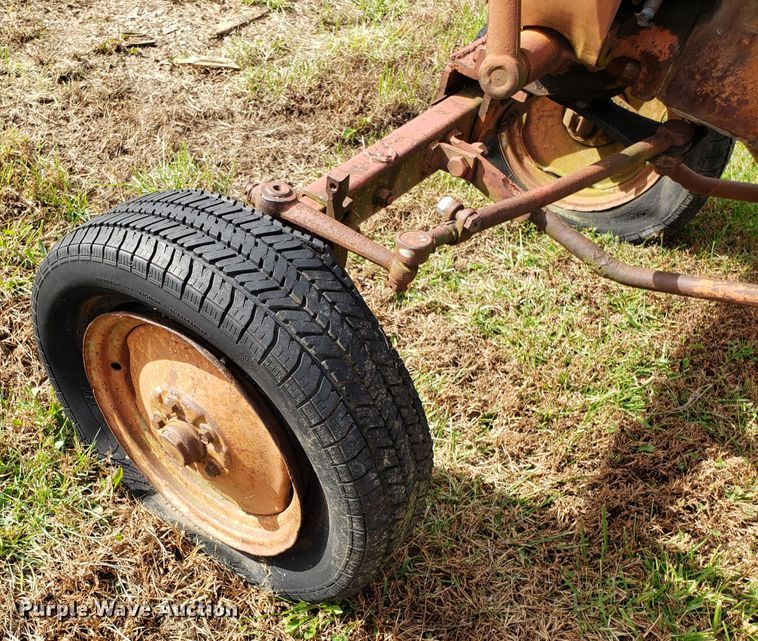 image for item DG8829 Allis Chalmers tractor