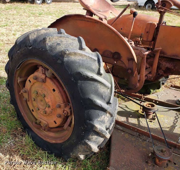 image for item DG8829 Allis Chalmers tractor