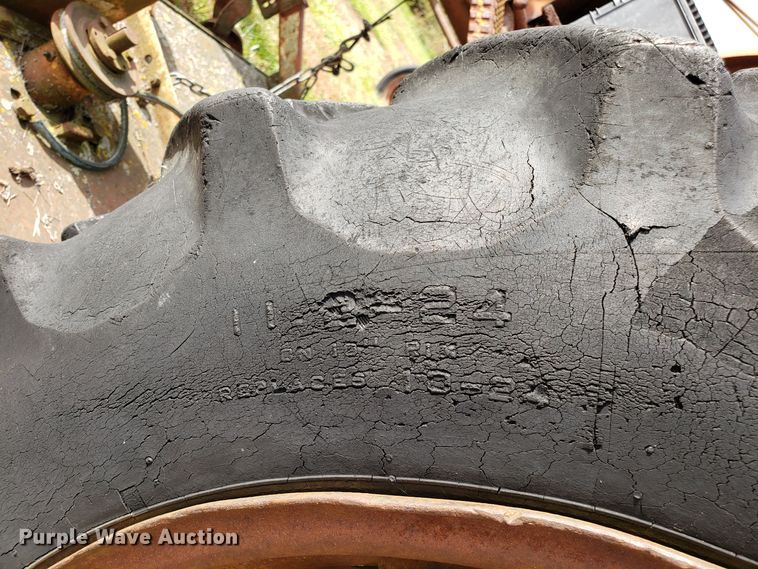 image for item DG8829 Allis Chalmers tractor