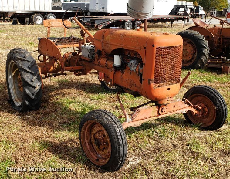 image for item DG8830 Allis Chalmers tractor