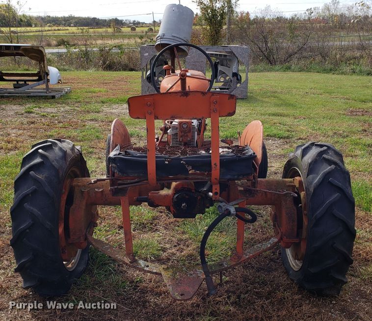 image for item DG8830 Allis Chalmers tractor