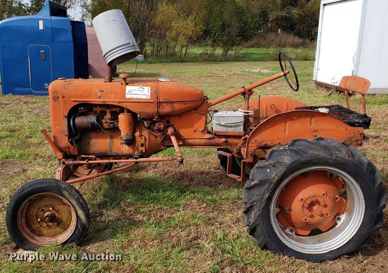 image for item DG8830 Allis Chalmers tractor