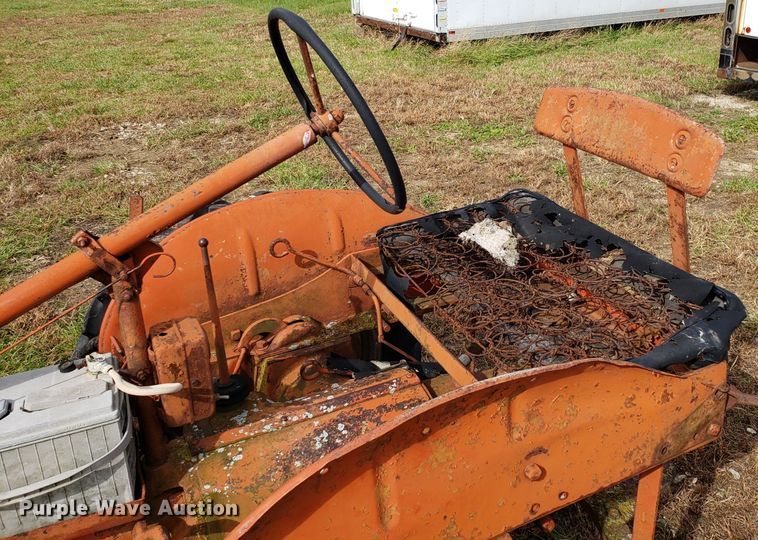 image for item DG8830 Allis Chalmers tractor