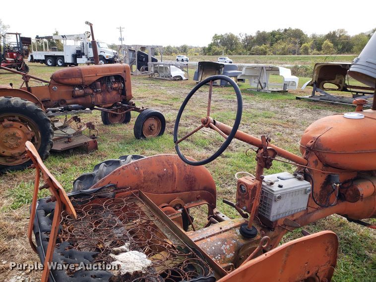 image for item DG8830 Allis Chalmers tractor