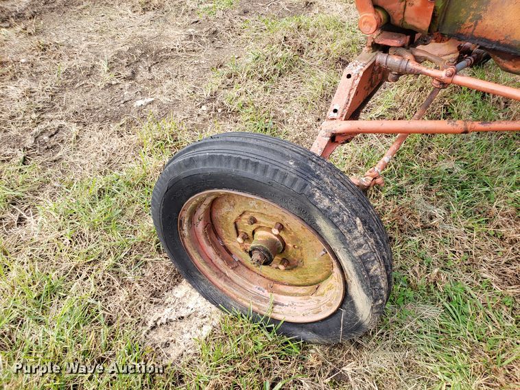 image for item DG8830 Allis Chalmers tractor