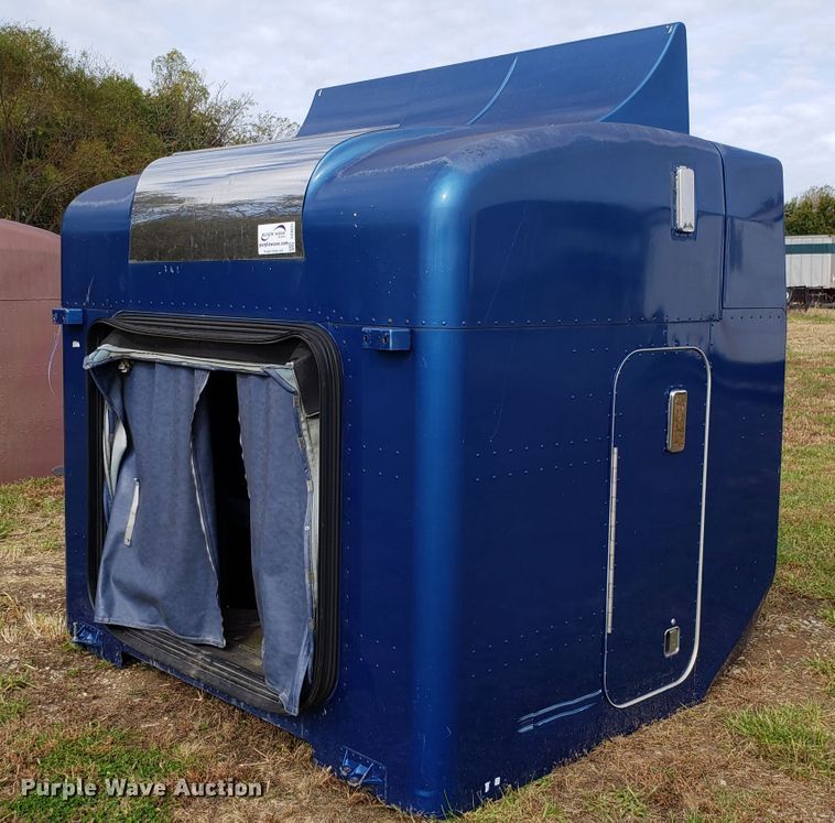 image for item DG8831 Peterbilt sleeper