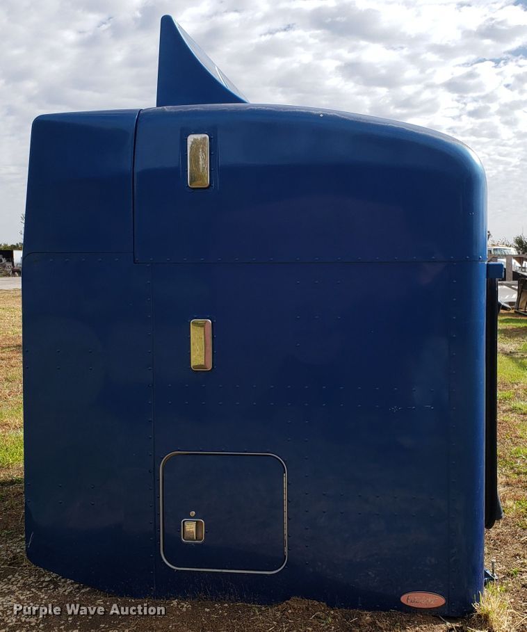 image for item DG8831 Peterbilt sleeper