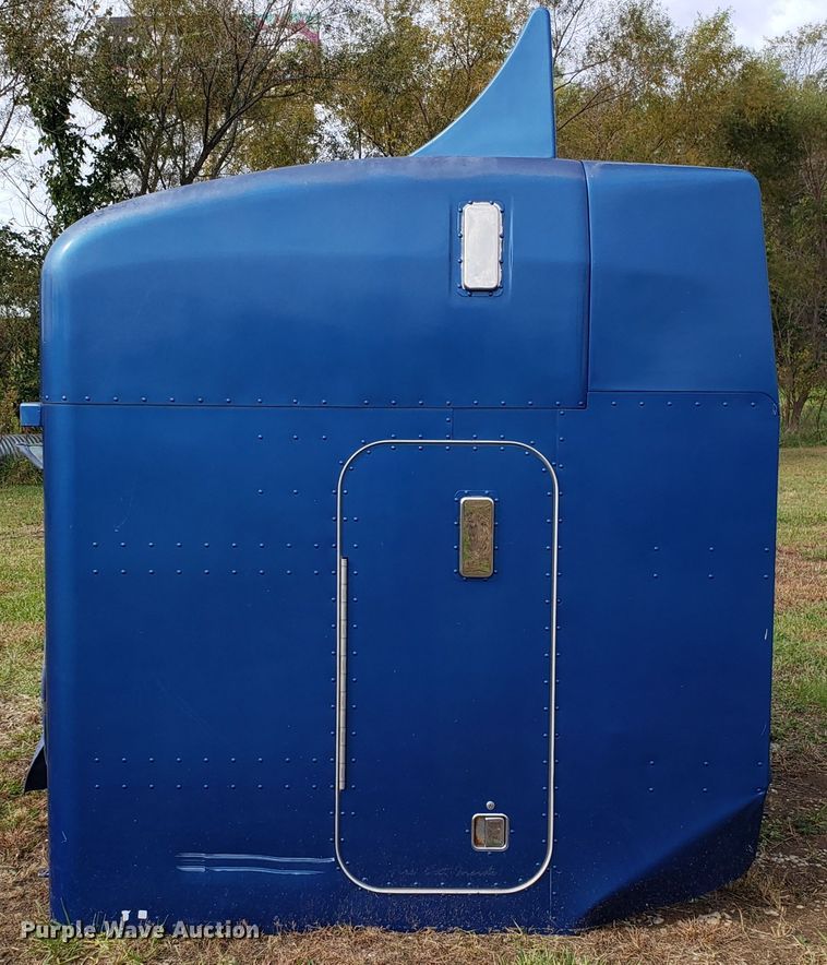 image for item DG8831 Peterbilt sleeper