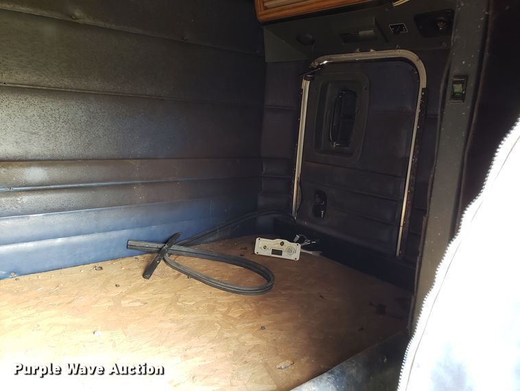 image for item DG8831 Peterbilt sleeper