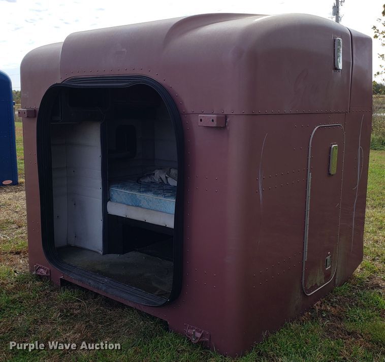 image for item DG8832 Unibilt sleeper