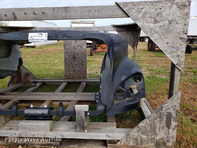 image for item DG8833 Freightliner Columbia hood