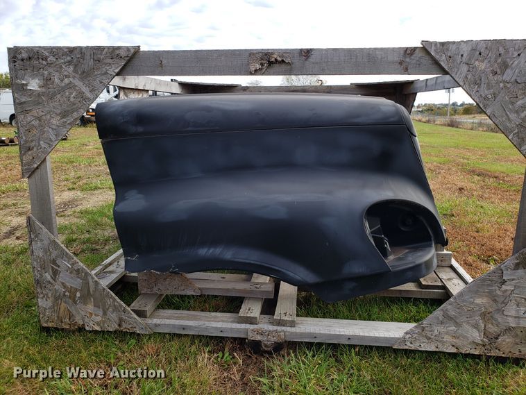 image for item DG8833 Freightliner Columbia hood