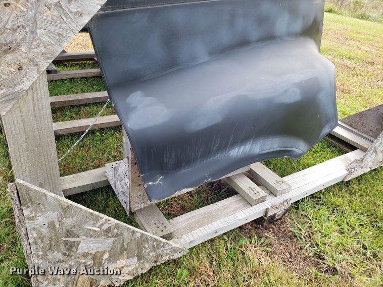 image for item DG8833 Freightliner Columbia hood