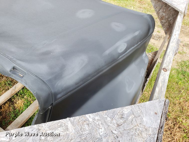 image for item DG8833 Freightliner Columbia hood