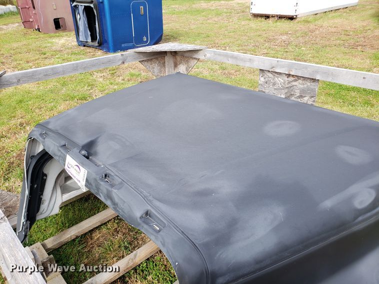 image for item DG8833 Freightliner Columbia hood