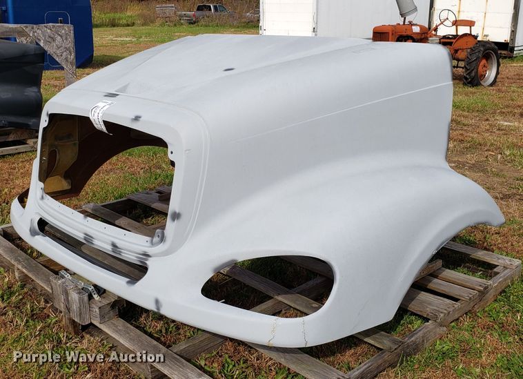 image for item DG8834 Freightliner Cascadia hood