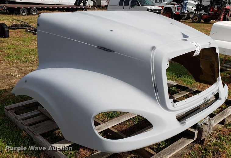 image for item DG8834 Freightliner Cascadia hood