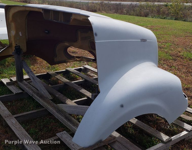 image for item DG8834 Freightliner Cascadia hood