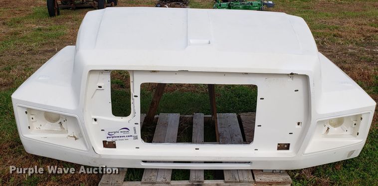 image for item DG8835 Ford F600 hood