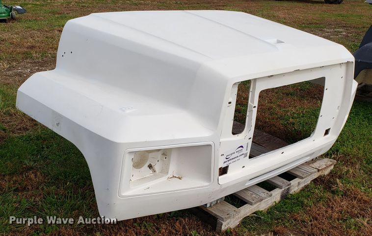 image for item DG8835 Ford F600 hood